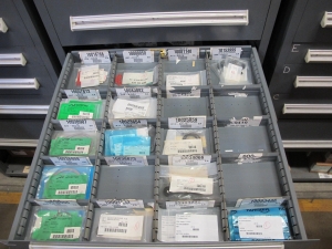 STANLEY VIDMAR HEAVY DUTY 5-DRAWER PARTS CABINET W/ CONTENTS (W-50) LOADING & HANDLING FEE $25-